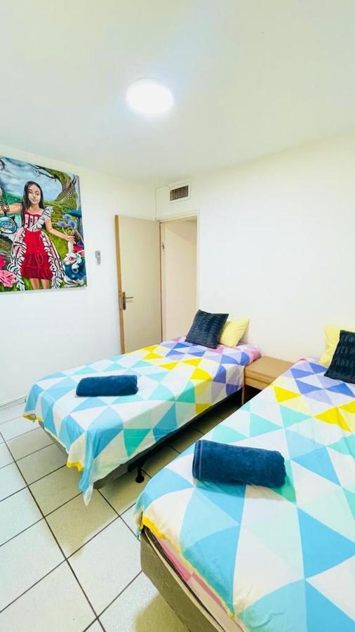 Lev 2 Bedrooms *